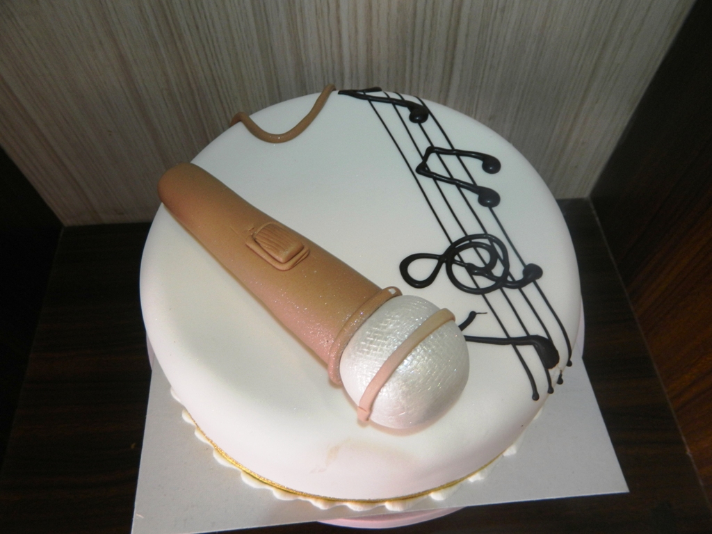 Sa Re Ga Ma Pa -Singer  Mic   Birthday cake -U&Me- 1